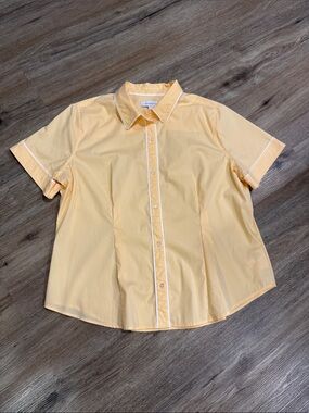 Liz Claiborne Short-Sleeve Button-Down Camp Shirt Butter Yellow w White Piping